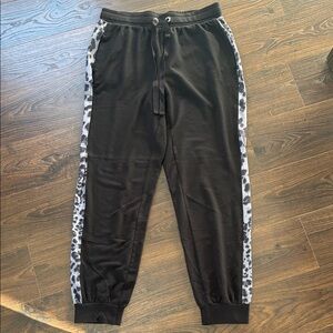 JM Collection leopard joggers